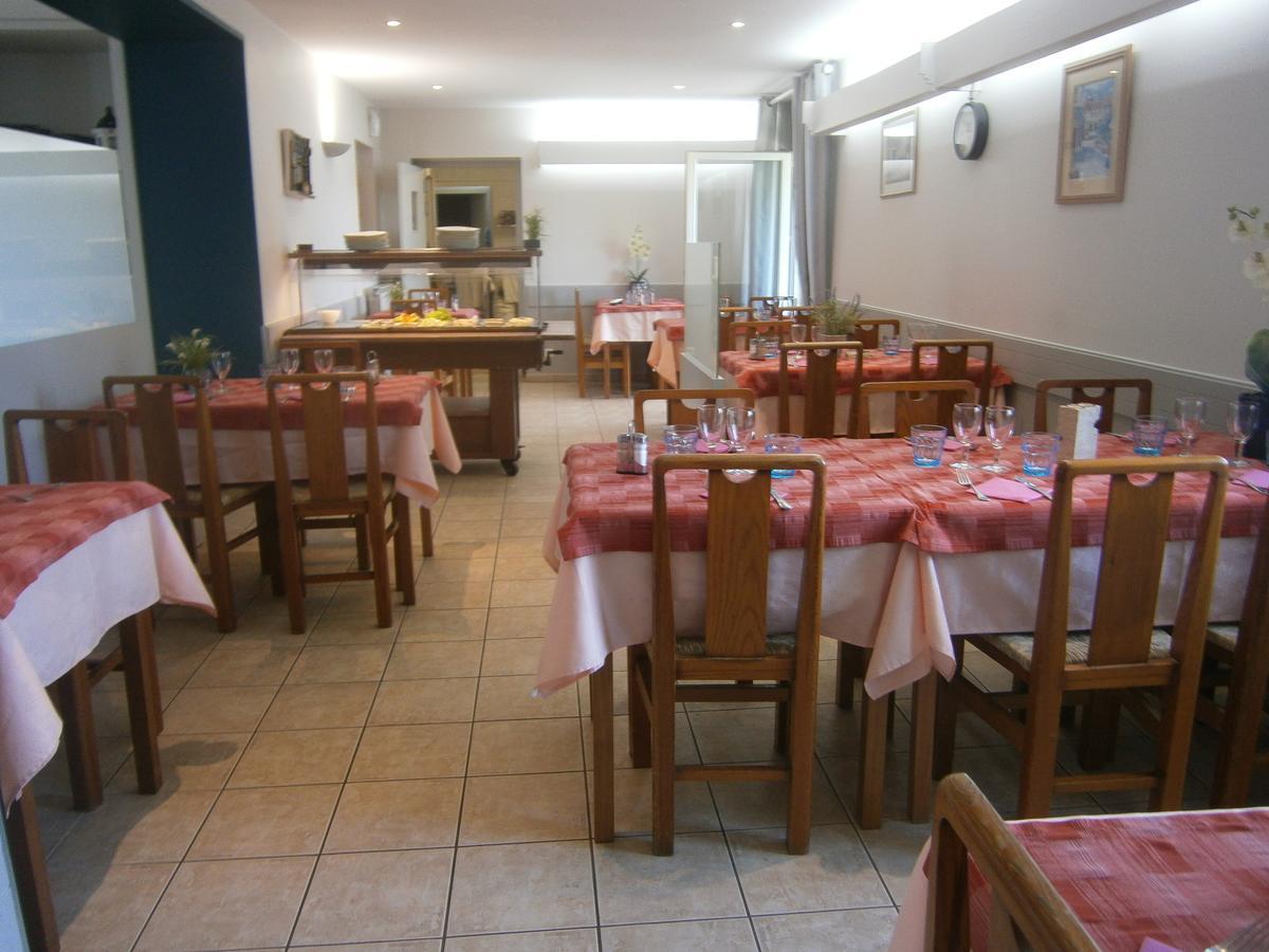 Hotel Restaurant De La Roche Les Sauvages  ภายนอก รูปภาพ